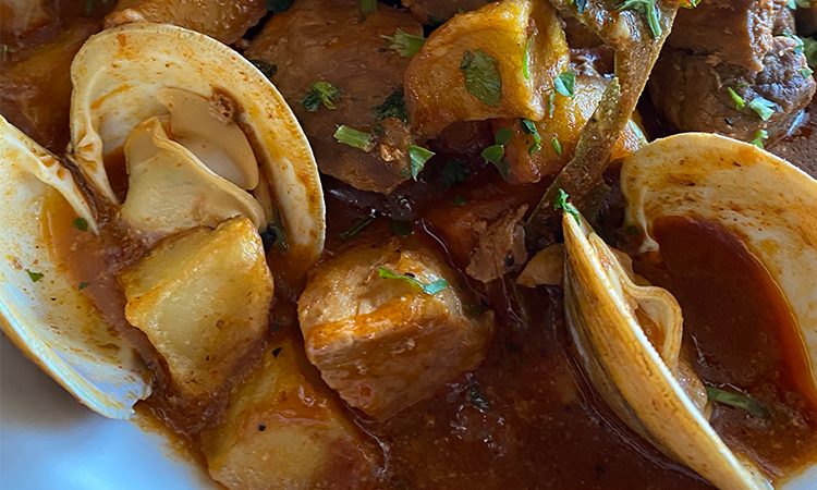 Carne de Porco à Alentejana